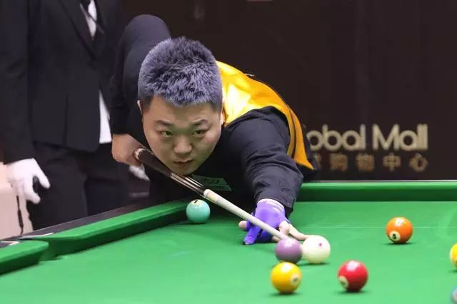 他在篮下的 他在篮下的