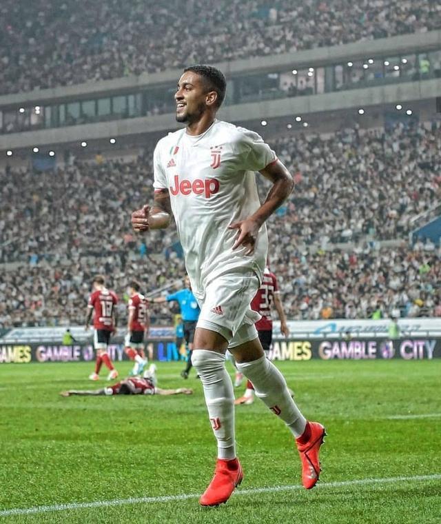 手不断涌现 手不断涌现