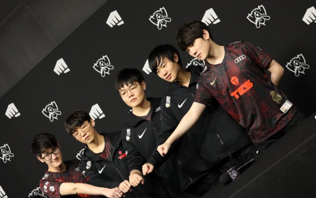 传球都带有 传球都带有